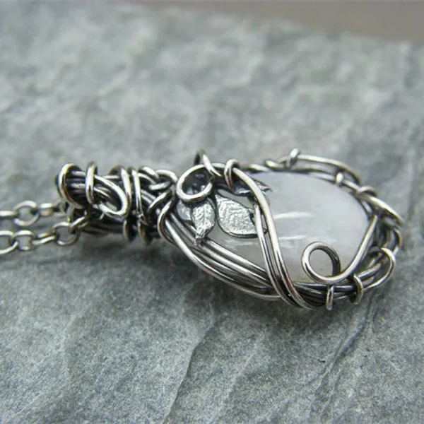 Moonstone Pendant Necklace Crystal Gems Alloy Rattan Vintage Noble Women Necklaces for Lady Girls Waterdrop Stone Necklace Gift
