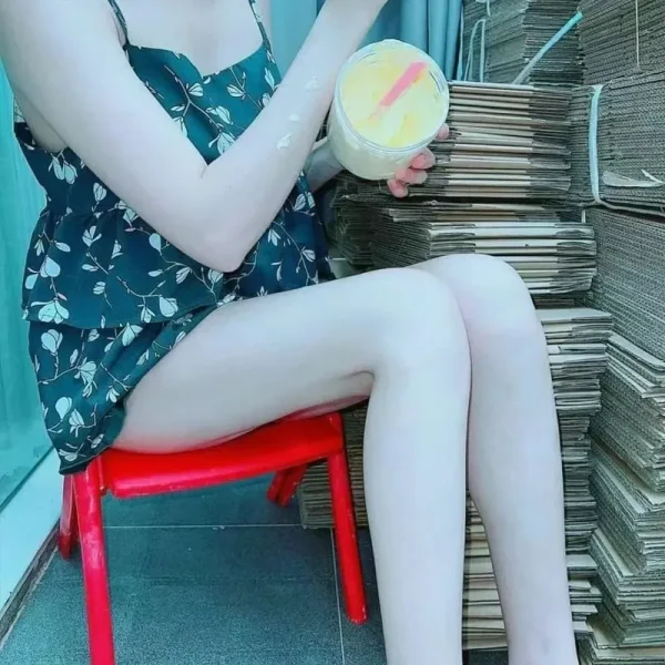 Vietnam Body Whitening Clean, Hydrating, Moisturizing And Bright White Kem Body Cot Thai Sieu Trang Thom, Tham Nhanh 200G